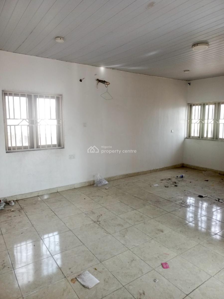 Monthly Payment Apartment 1 Bedroom Ensuit, Mobil Road, Ilaje, Ajah, Lagos, Flat / Apartment for Rent