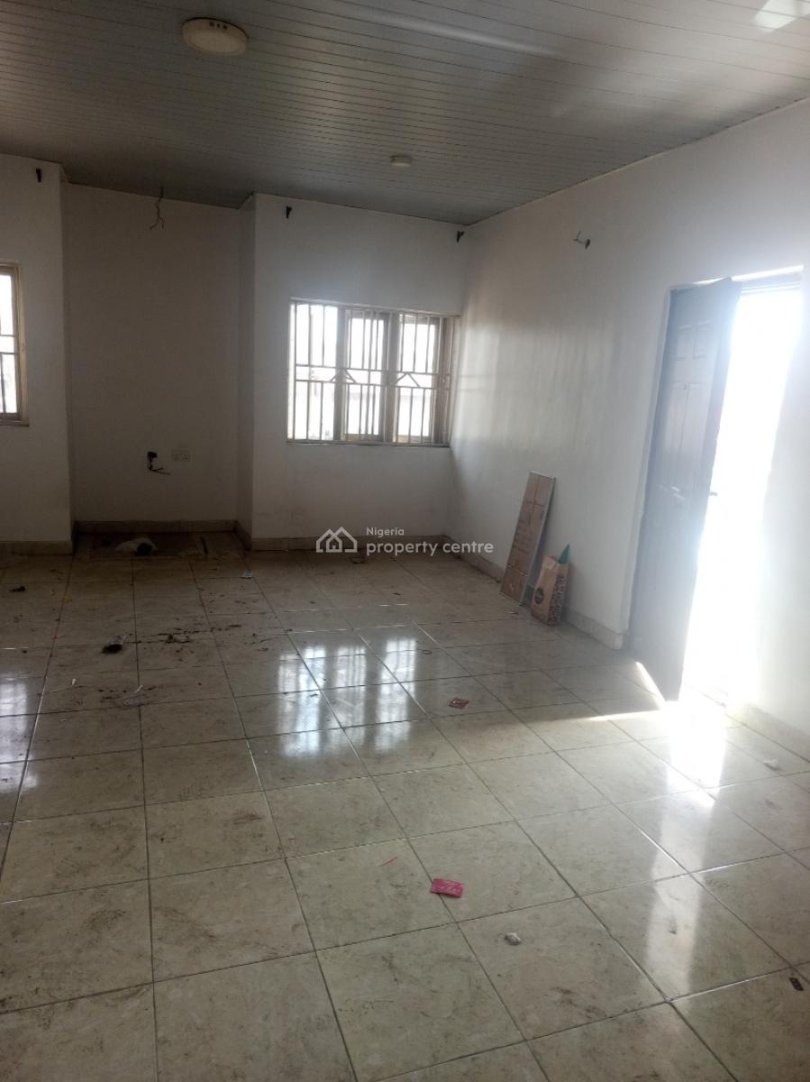 Monthly Payment Apartment 1 Bedroom Ensuit, Mobil Road, Ilaje, Ajah, Lagos, Flat / Apartment for Rent