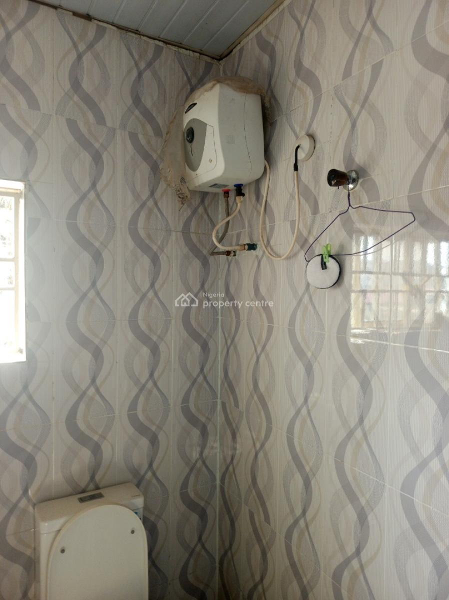 Monthly Payment Apartment 1 Bedroom Ensuit, Mobil Road, Ilaje, Ajah, Lagos, Flat / Apartment for Rent