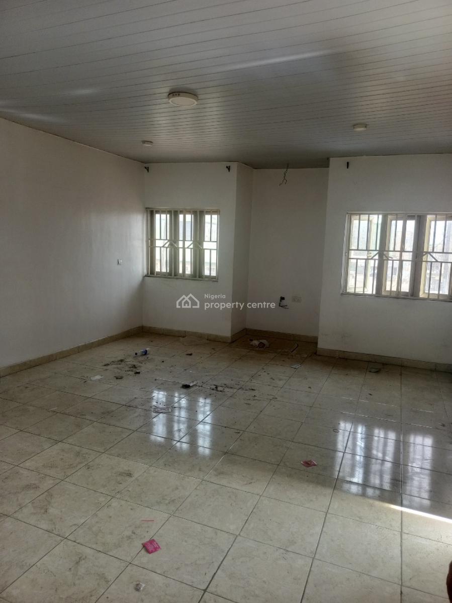 Monthly Payment Apartment 1 Bedroom Ensuit, Mobil Road, Ilaje, Ajah, Lagos, Flat / Apartment for Rent