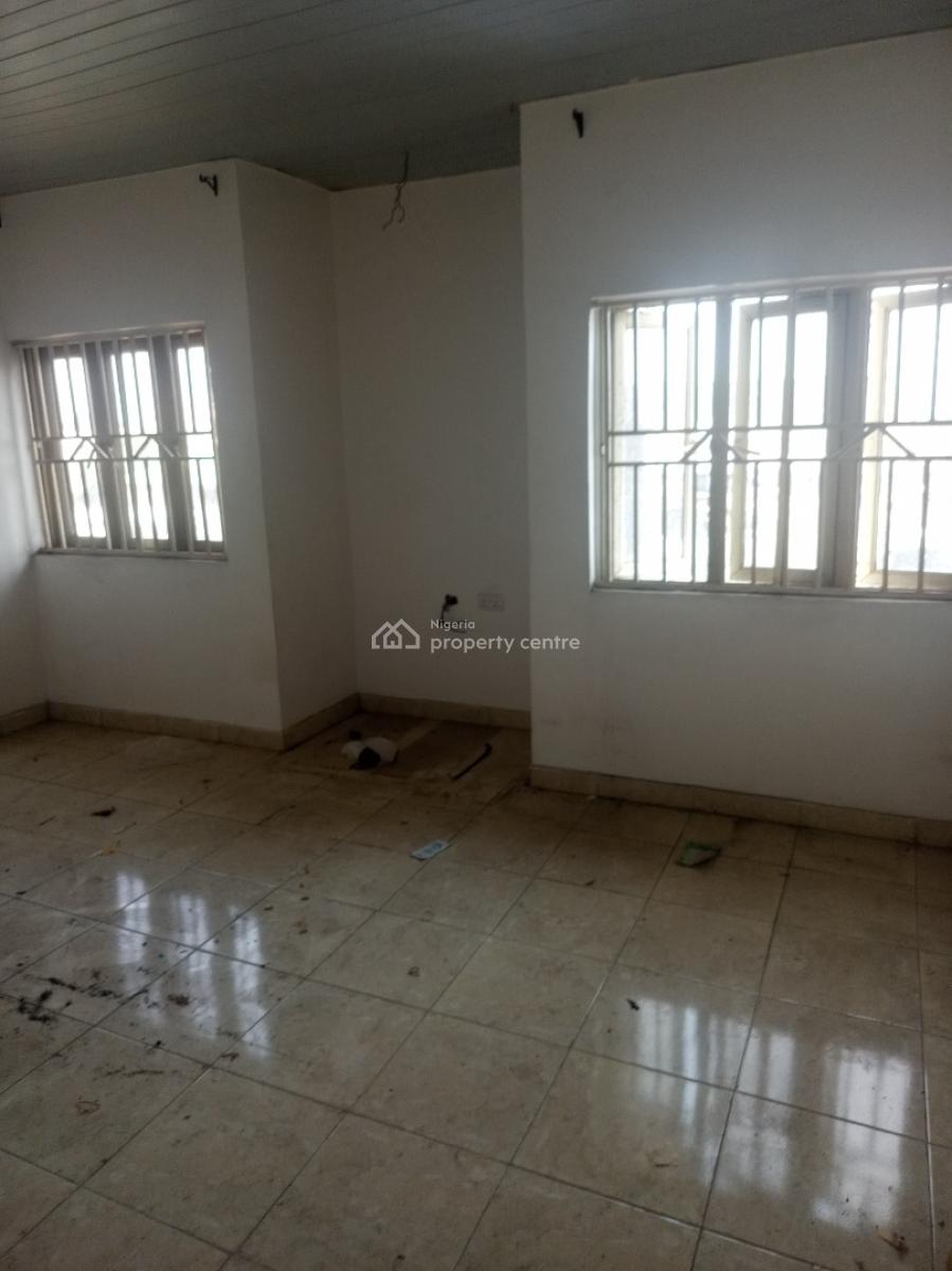 Monthly Payment Apartment 1 Bedroom Ensuit, Mobil Road, Ilaje, Ajah, Lagos, Flat / Apartment for Rent