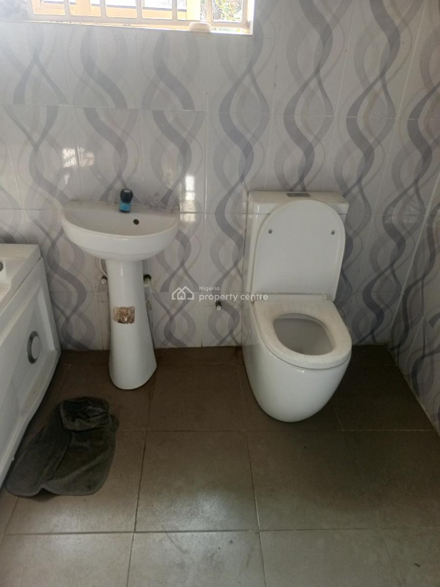 Monthly Payment Apartment 1 Bedroom Ensuit, Mobil Road, Ilaje, Ajah, Lagos, Flat / Apartment for Rent