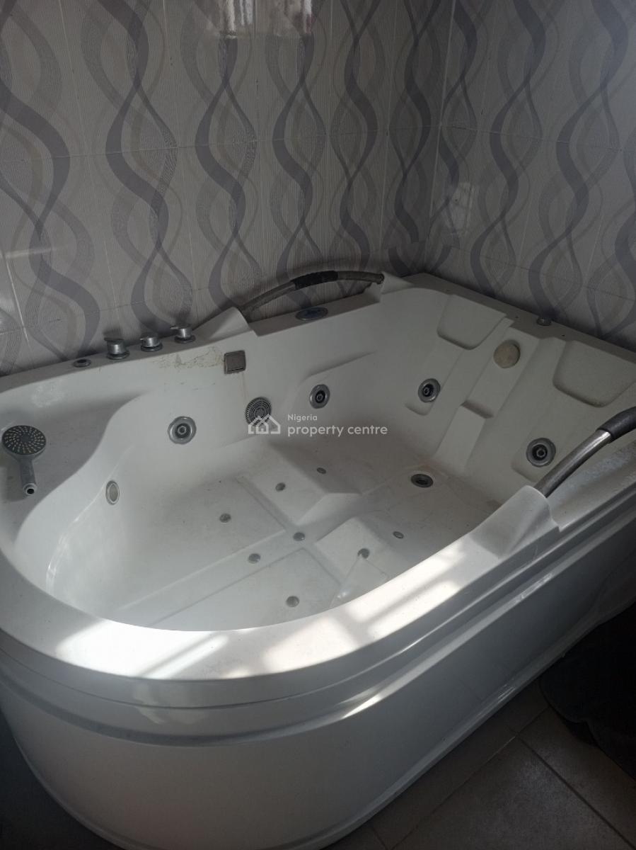 Monthly Payment Apartment 1 Bedroom Ensuit, Mobil Road, Ilaje, Ajah, Lagos, Flat / Apartment for Rent