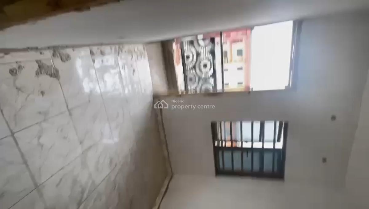 Executive Upstairs Mini-flat, Fola Agoro, Yaba, Lagos, Mini Flat (room and Parlour) for Rent