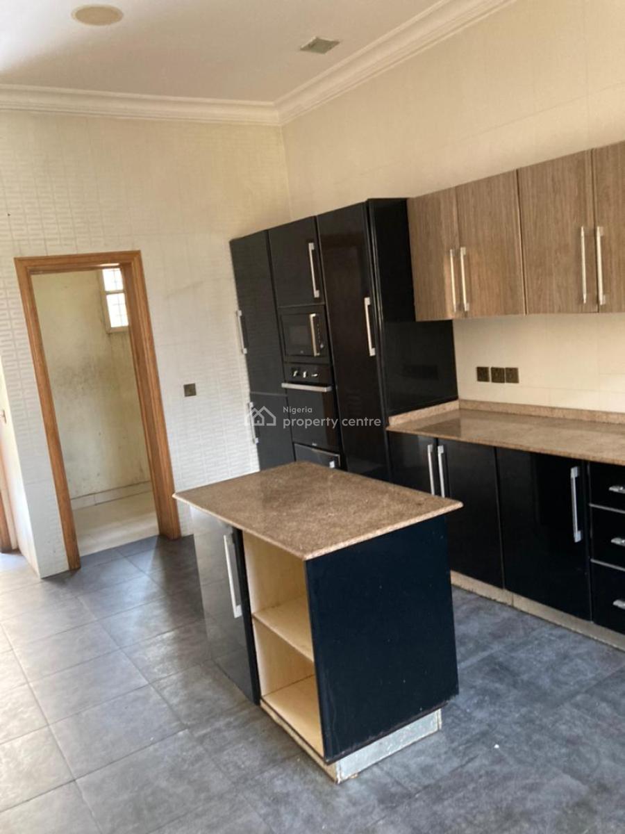 5 Bedroom Semi Detached House with Bq in Lekki Phase 1 for 650m, Lekki Phase 1, Lekki, Lagos, Detached Duplex for Sale