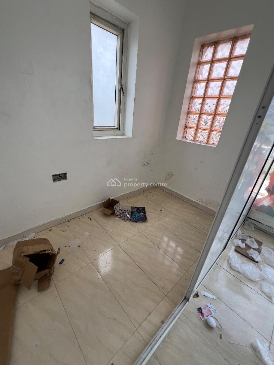 Shop Space Upstairs Facing The Road, Providence Street Lekki Phase 1, Lekki, Lagos, Shop for Rent