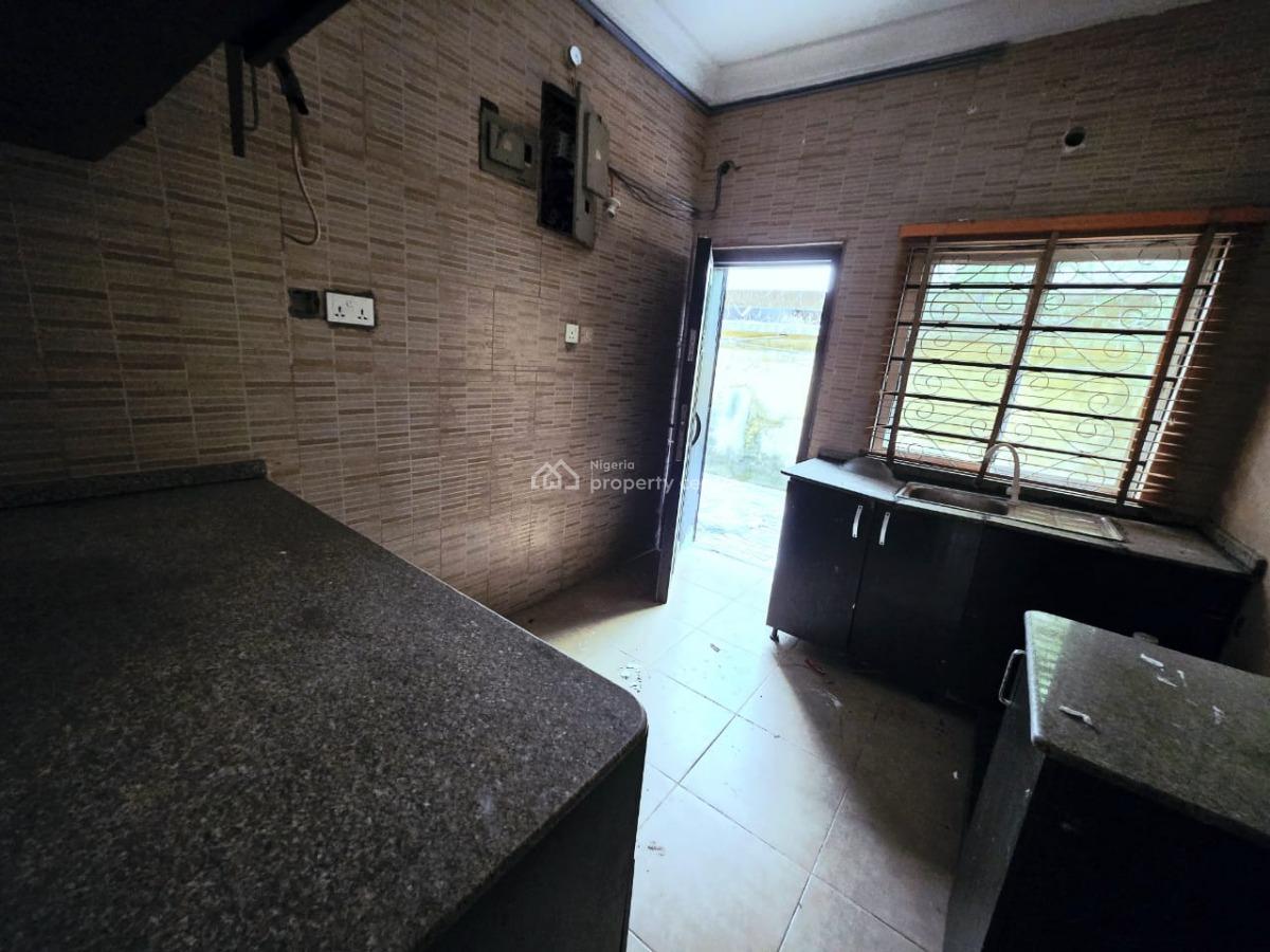 Spacious 3-bedroom + Bq Row Duplex, Osapa, Lekki, Lagos, Terraced Duplex for Sale