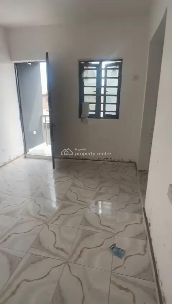 Executive, Spacious Upstairs Mini-flat, Off Morocco Road,shomolu, Shomolu, Lagos, Mini Flat (room and Parlour) for Rent