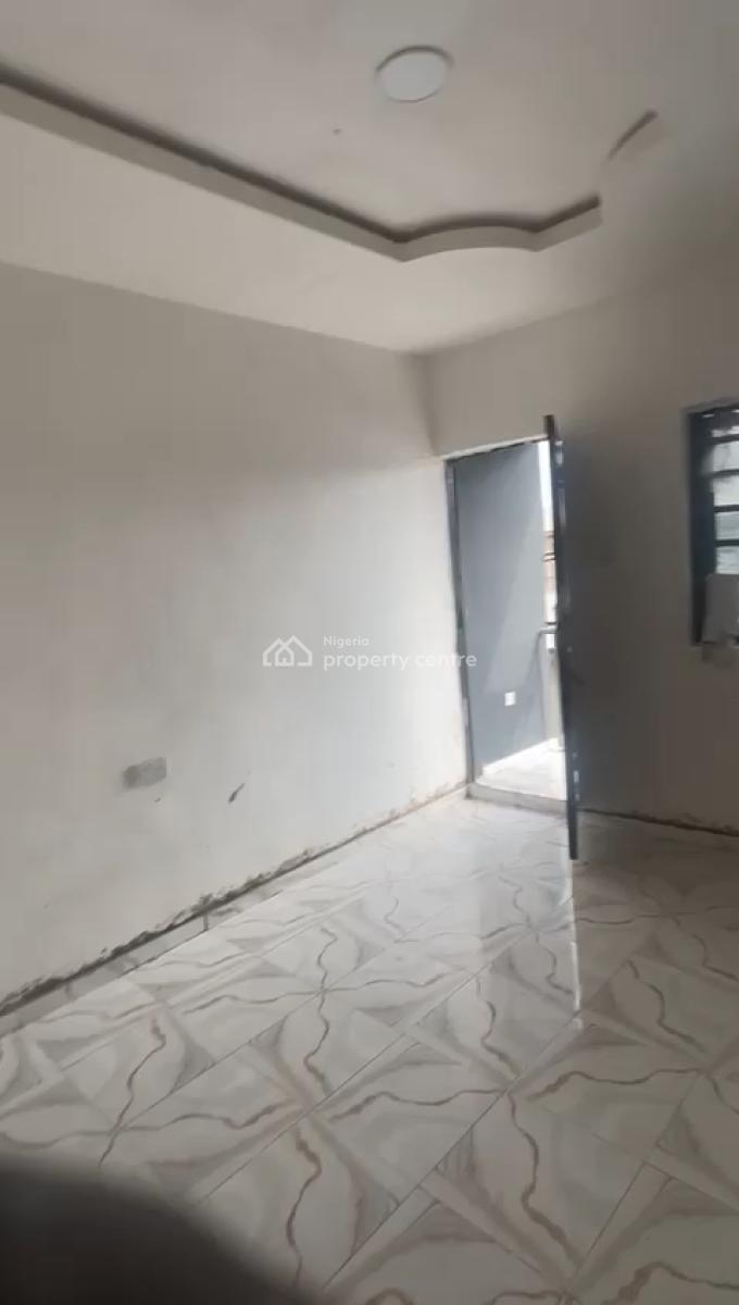 Executive, Spacious Upstairs Mini-flat, Off Morocco Road,shomolu, Shomolu, Lagos, Mini Flat (room and Parlour) for Rent
