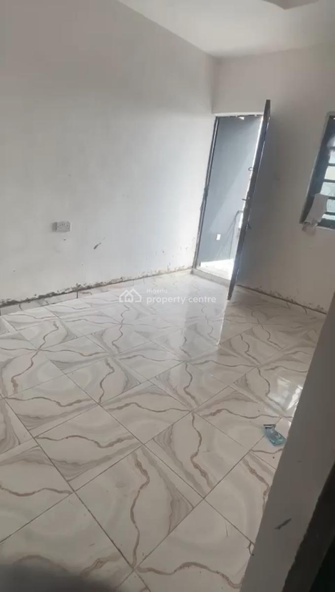 Executive, Spacious Upstairs Mini-flat, Off Morocco Road,shomolu, Shomolu, Lagos, Mini Flat (room and Parlour) for Rent