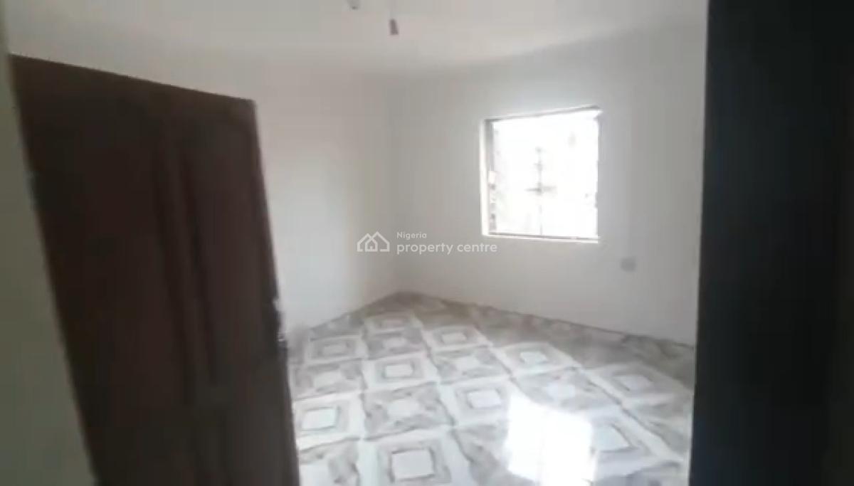 Just Out Executive 3-bedroom Up-flat, Off Pedro Rd, Shomolu, Shomolu, Lagos, Flat / Apartment for Rent