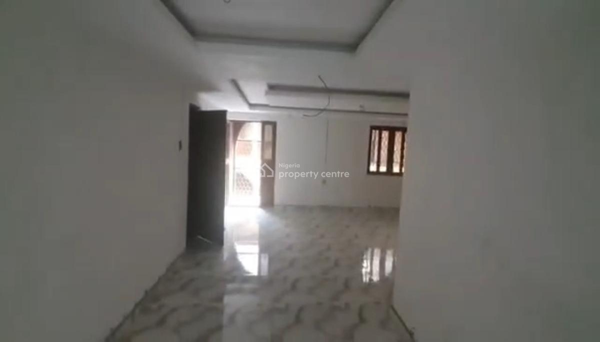 Just Out Executive 3-bedroom Up-flat, Off Pedro Rd, Shomolu, Shomolu, Lagos, Flat / Apartment for Rent