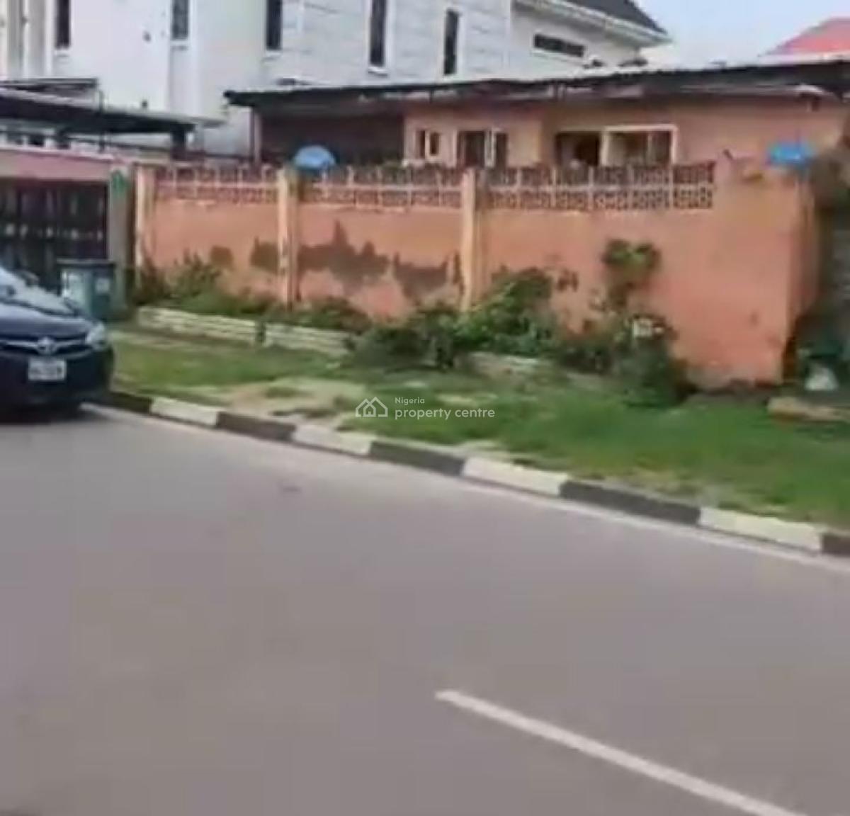 an Old Bungalow on 700sqm of Land in Wuse, Wuse Zone 3, Zone 3, Wuse, Abuja, Detached Bungalow for Sale