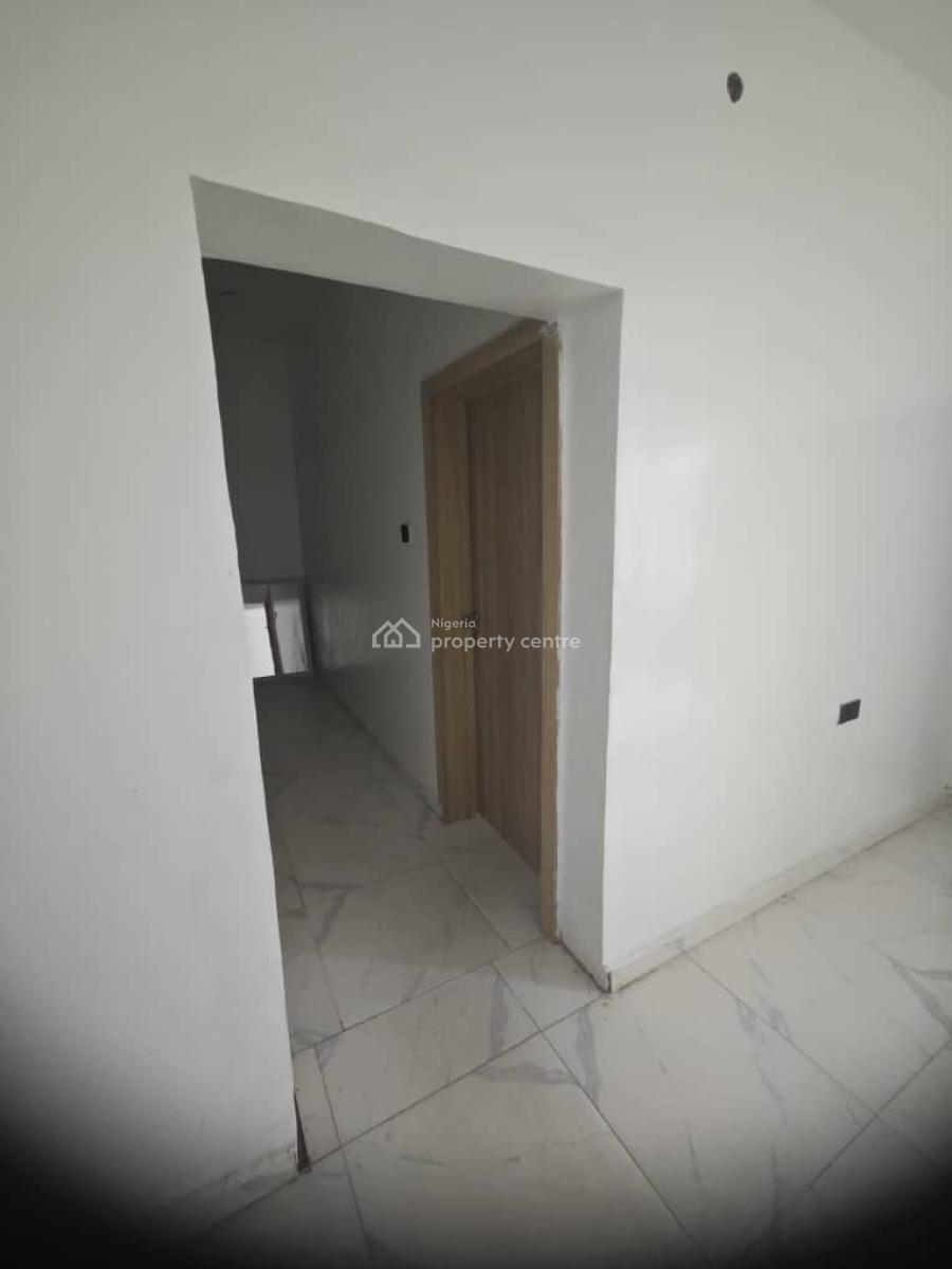 Standard 2 Bedroom Apartment, Mobile Road, Ilaje, Ajah, Lagos, Flat / Apartment for Rent