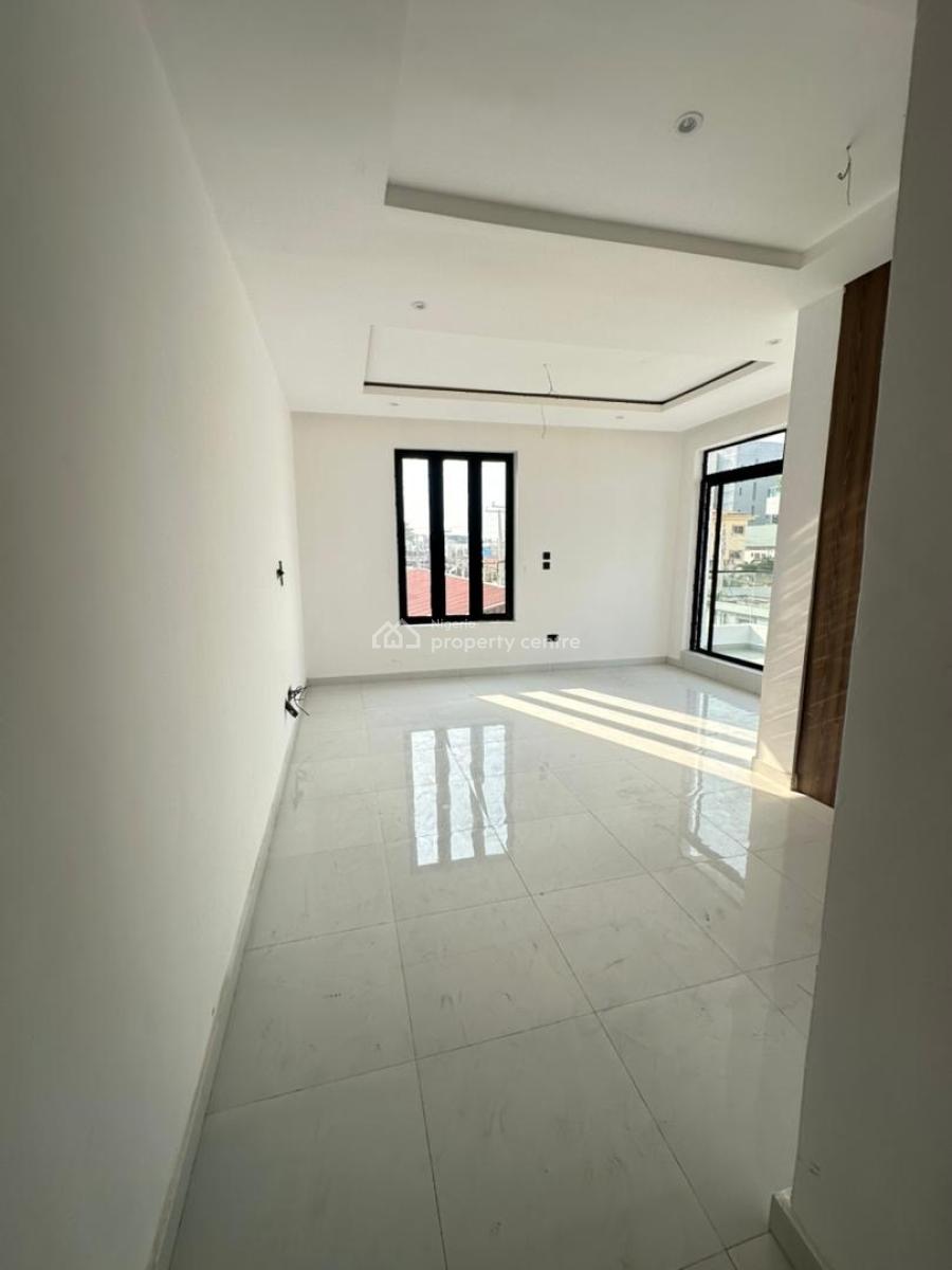 Spacious Luxury 2 Bedroom Apartment with an Elevator, Lekki Phase 1, Lekki, Lagos, Flat / Apartment for Sale