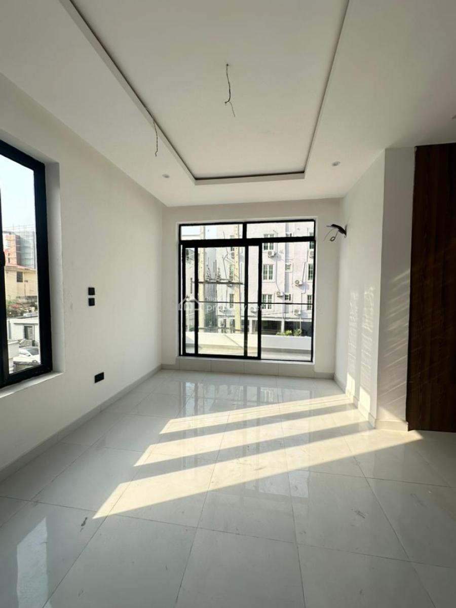 Spacious Luxury 2 Bedroom Apartment with an Elevator, Lekki Phase 1, Lekki, Lagos, Flat / Apartment for Sale