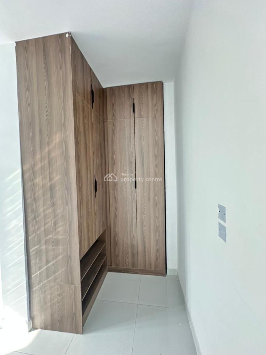 Spacious Luxury 2 Bedroom Apartment with an Elevator, Lekki Phase 1, Lekki, Lagos, Flat / Apartment for Sale