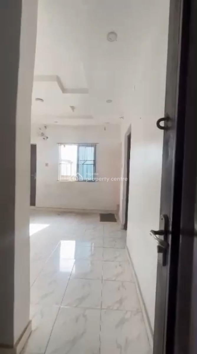 Well Maintained Executive Mini-flat, Off Pedro Road, Shomolu, Lagos, Mini Flat (room and Parlour) for Rent