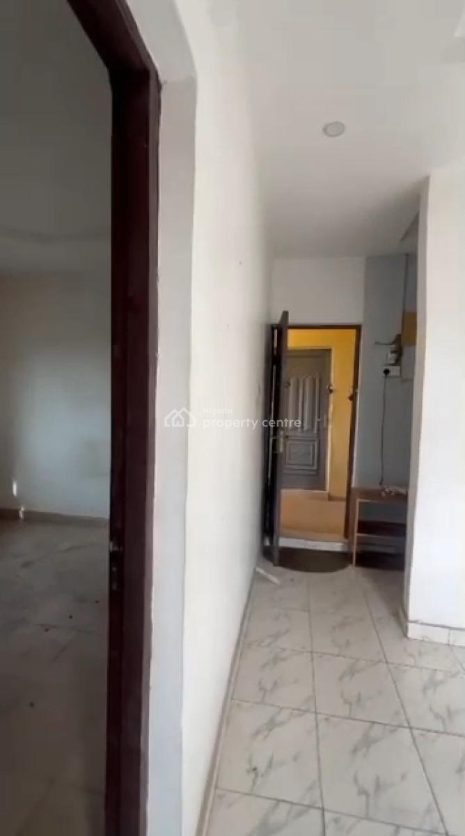 Well Maintained Executive Mini-flat, Off Pedro Road, Shomolu, Lagos, Mini Flat (room and Parlour) for Rent