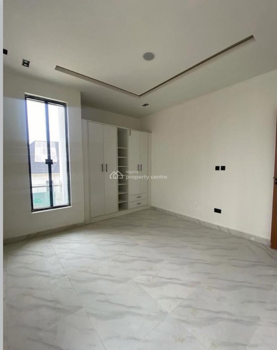 Luxury 2bedroom Apartment Upstairs with Excellent Facility, Ologolo Lekki, Lekki, Lagos, Flat / Apartment for Rent