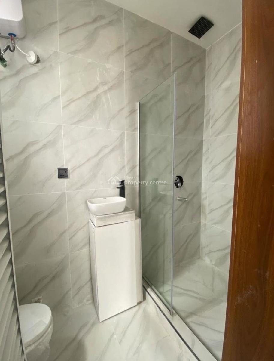 Luxury 2bedroom Apartment Upstairs with Excellent Facility, Ologolo Lekki, Lekki, Lagos, Flat / Apartment for Rent