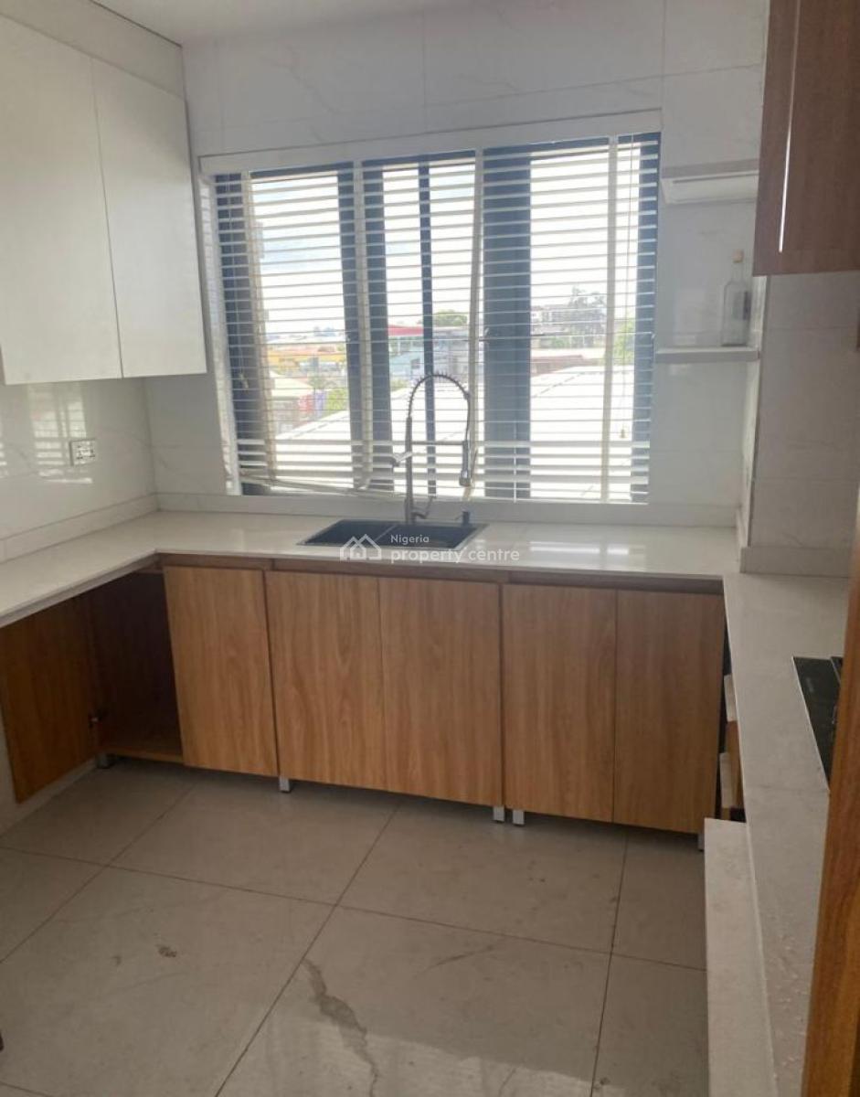 Serviced 3 Bedroom Apartment with a Room Bq, Alagomeji, Yaba, Lagos, Flat / Apartment for Rent