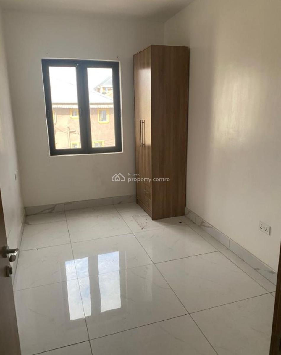 Serviced 3 Bedroom Apartment with a Room Bq, Alagomeji, Yaba, Lagos, Flat / Apartment for Rent
