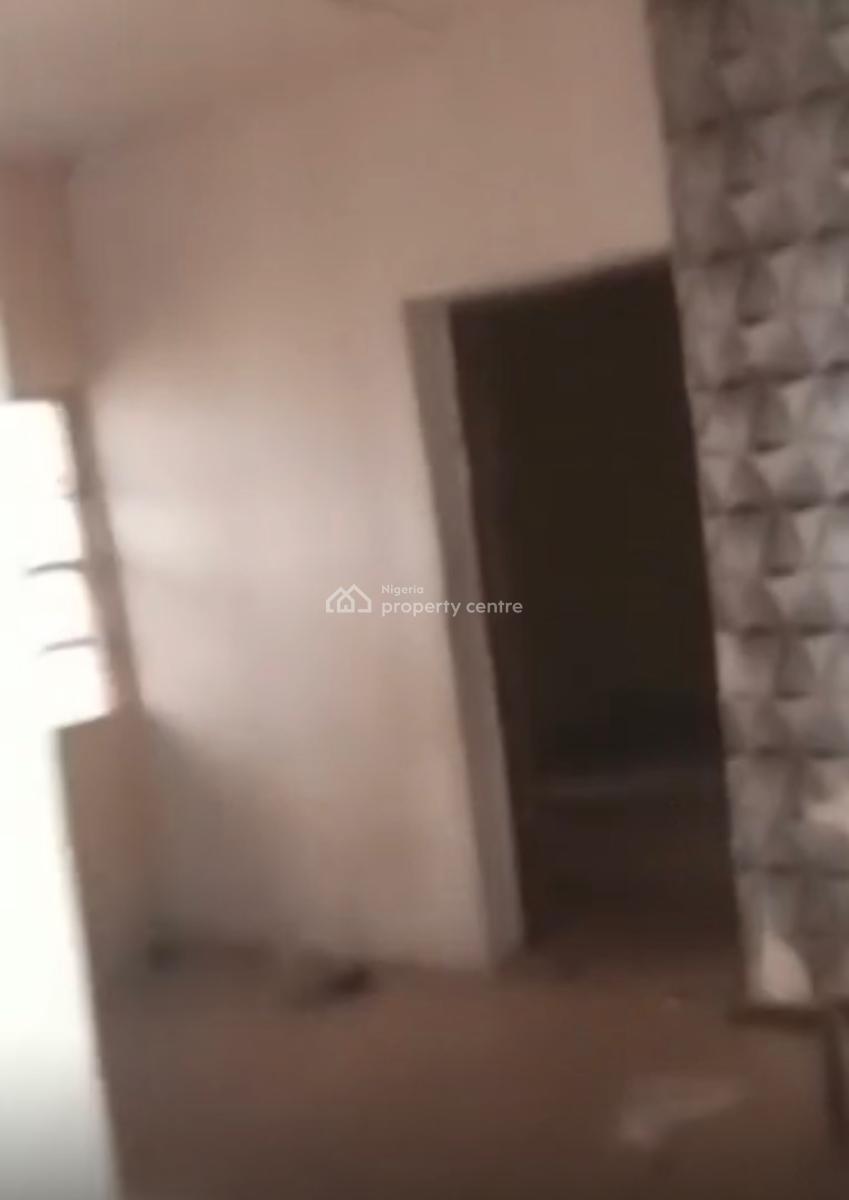 an Old 2 Bedroom Flat with Rooms En-suite and Guest Toilet, Iyana Ipaja, Ipaja, Lagos, Flat / Apartment for Rent