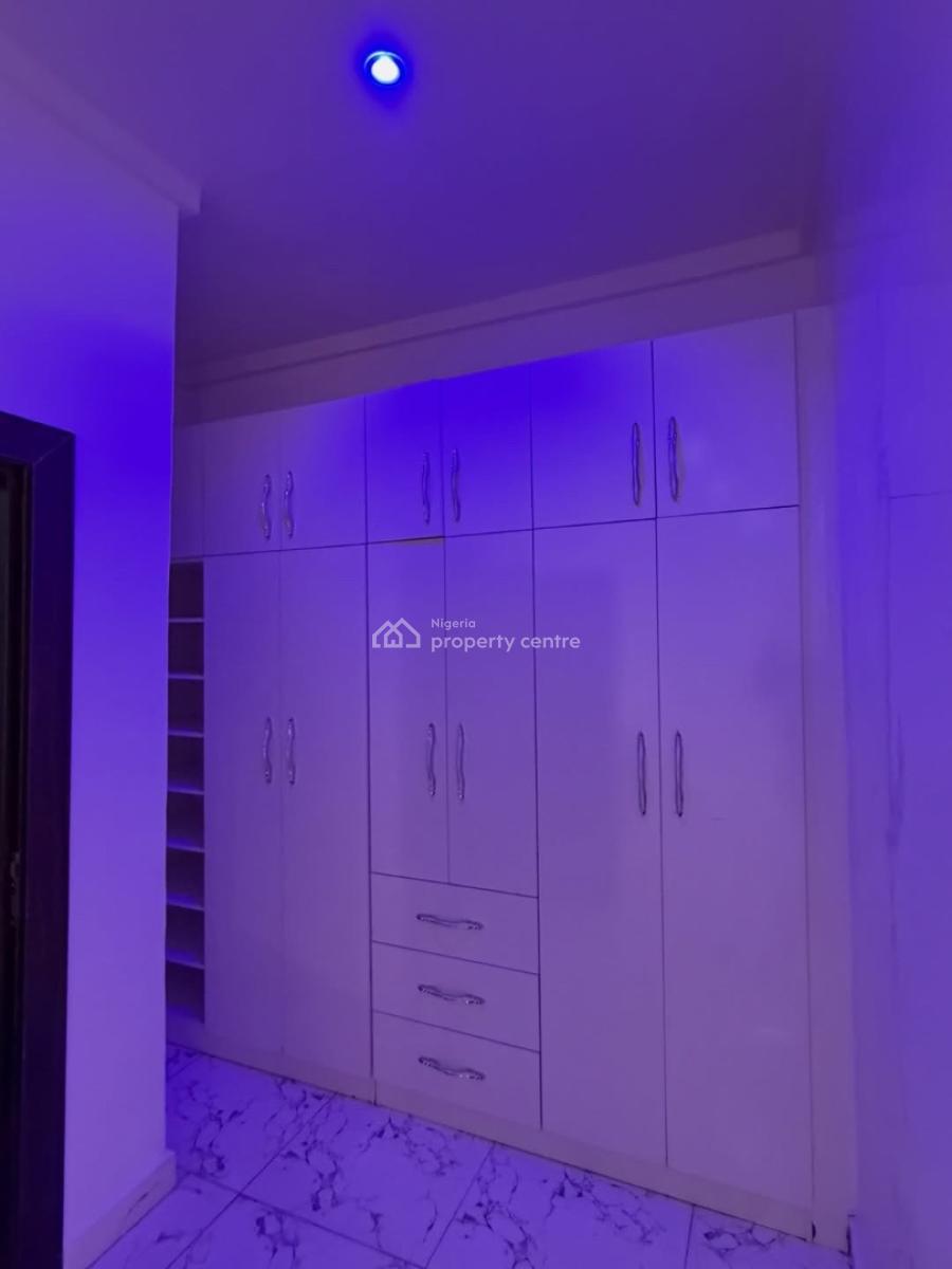 4 Beds  Semi-detached  Private Compound, Gude, Apo, Abuja, Semi-detached Duplex for Sale