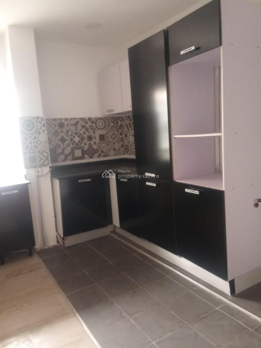 Spacious 2 Bedroom Apartment in a Prime Location, Victoria Island (vi), Lagos, Flat / Apartment for Rent
