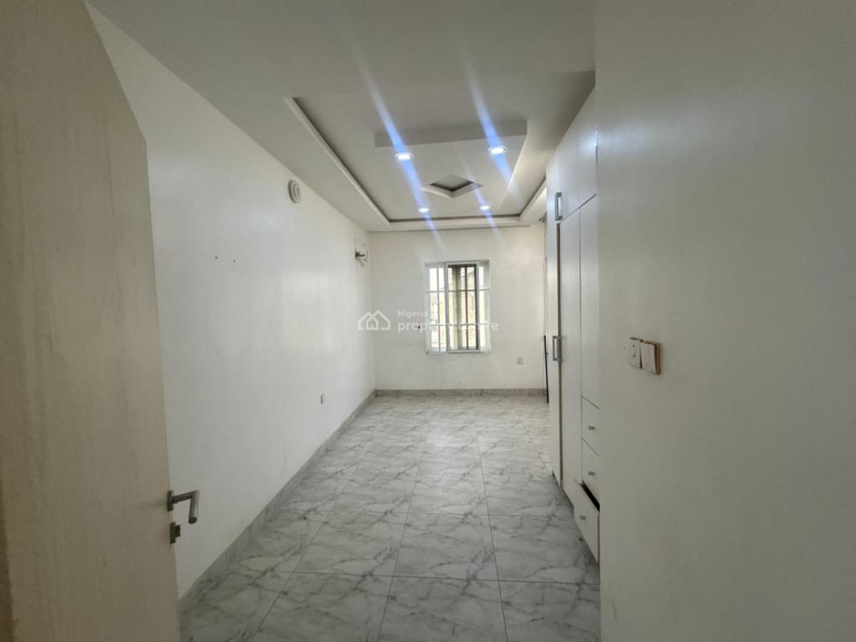 2 Units of  Well Maintained 3 Bedroom Apartments, Off Dupe Oguntade Street, Ikate Elegushi, Lekki, Lagos, Flat / Apartment for Rent