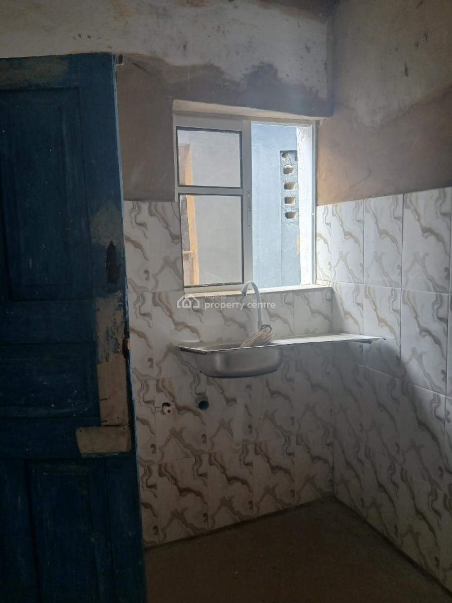 Renovated (new) 2-bedroom, Surulere, Lagos, Flat / Apartment for Rent