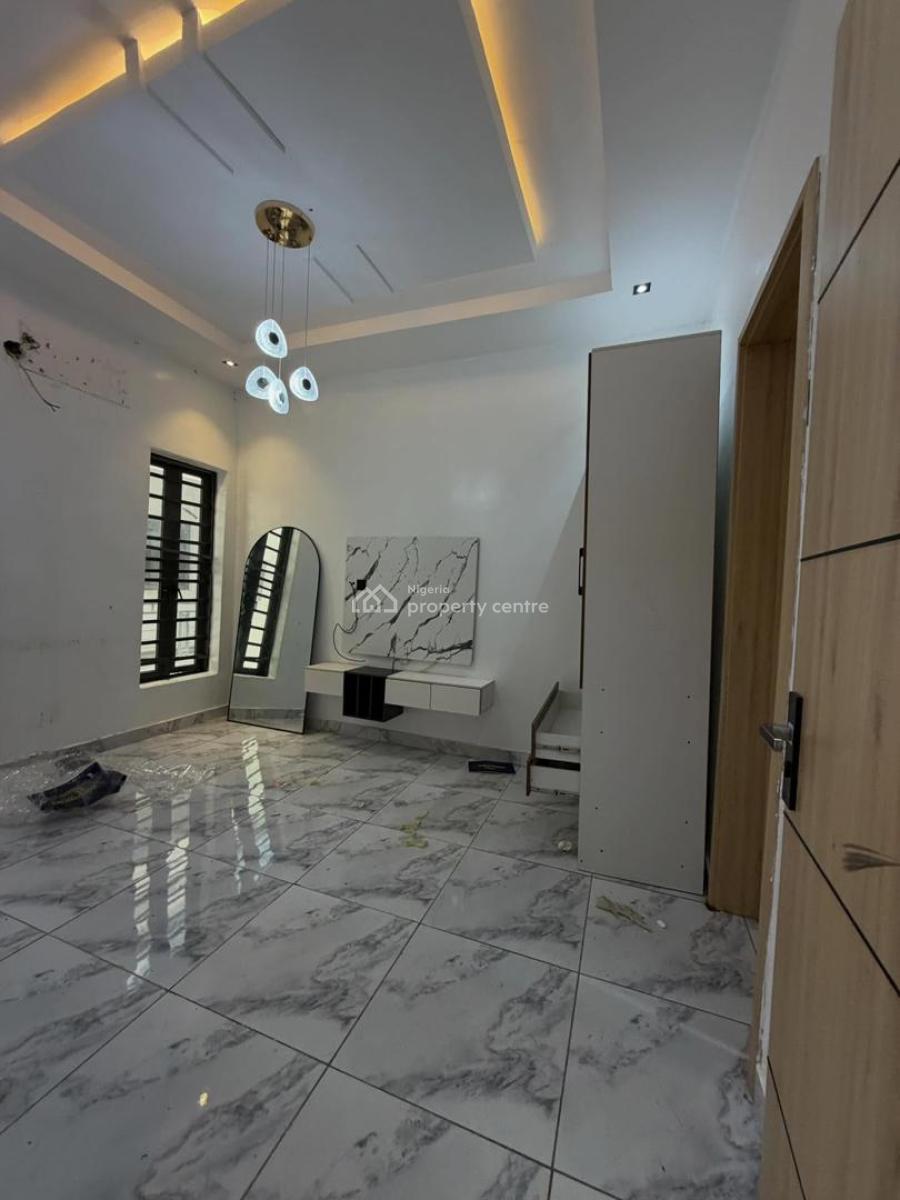 Semi Direct Listing    : Spacious 2-bedroom Apartment, Ikate, Lekki, Lagos, Flat / Apartment for Rent