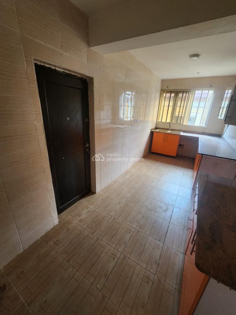Unfurnished 3 Bedroom Apartment in an Estate with 24hrs Power, in an Estate, Osapa, Lekki, Lagos, Flat / Apartment for Rent