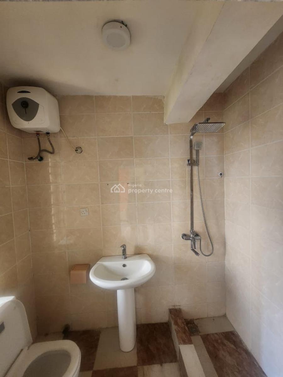 Unfurnished 3 Bedroom Apartment in an Estate with 24hrs Power, in an Estate, Osapa, Lekki, Lagos, Flat / Apartment for Rent