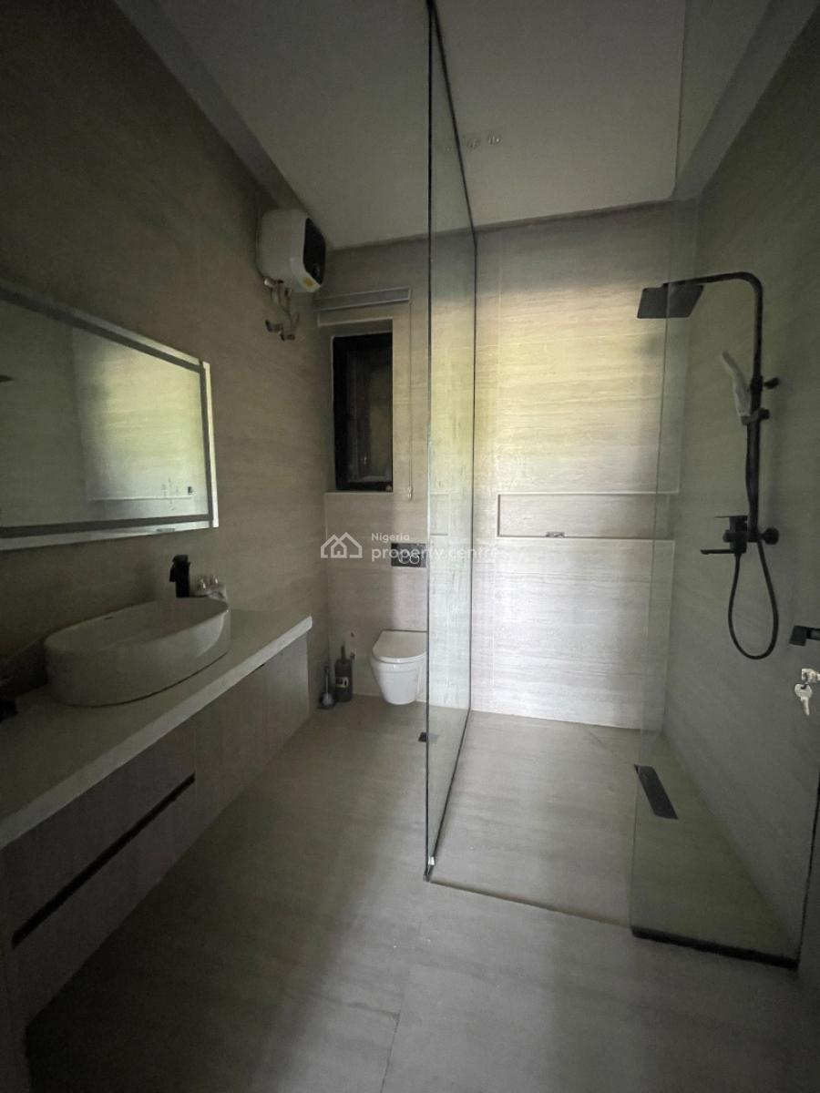 Spacious 2 Bedroom Apartment, Off Admiralty Way, Lekki Phase 1, Lekki, Lagos, Block of Flats for Sale