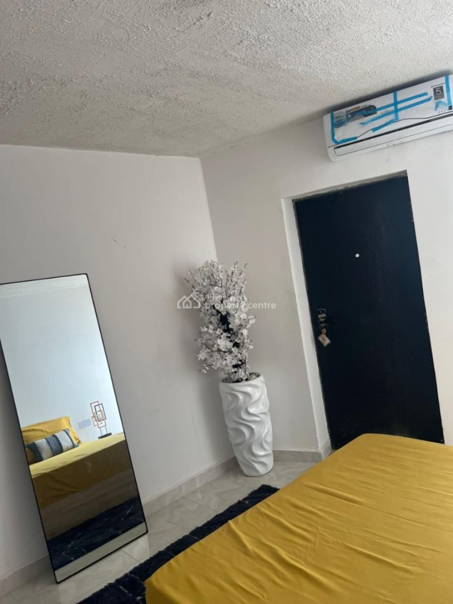 Spacious 1-bedroom Apartment in a Prime Estate Off Freedom Way, Off Freedom Way, Lekki Phase 1, Lekki, Lagos, Flat / Apartment for Rent