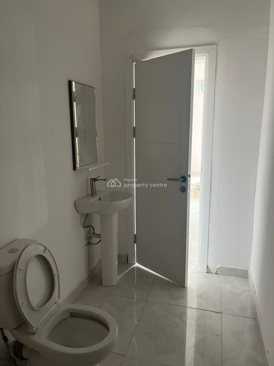 Spacious 1-bedroom Apartment in a Prime Estate Off Freedom Way, Off Freedom Way, Lekki Phase 1, Lekki, Lagos, Flat / Apartment for Rent