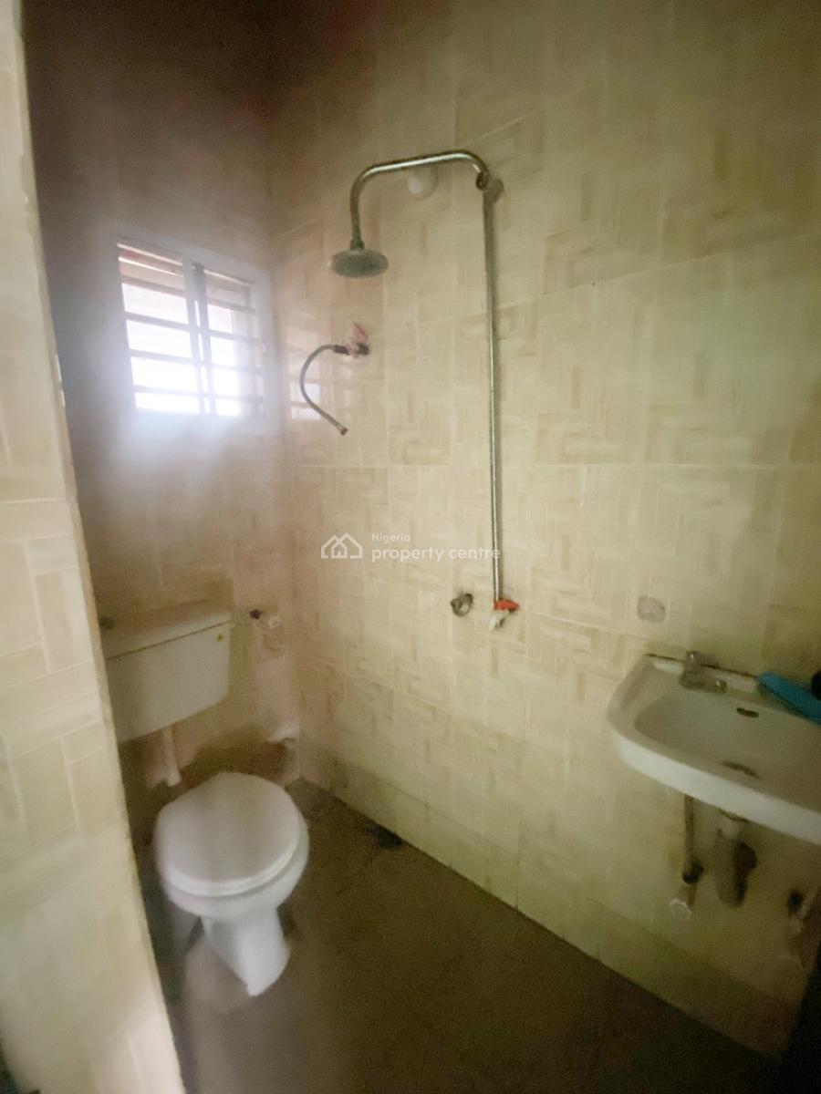 a Well Maintained Spacious 2 Bedroom Flat, Olowora, Omole Phase 2, Ikeja, Lagos, Flat / Apartment for Rent