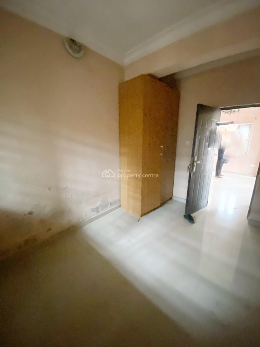 a Well Maintained Spacious 2 Bedroom Flat, Olowora, Omole Phase 2, Ikeja, Lagos, Flat / Apartment for Rent