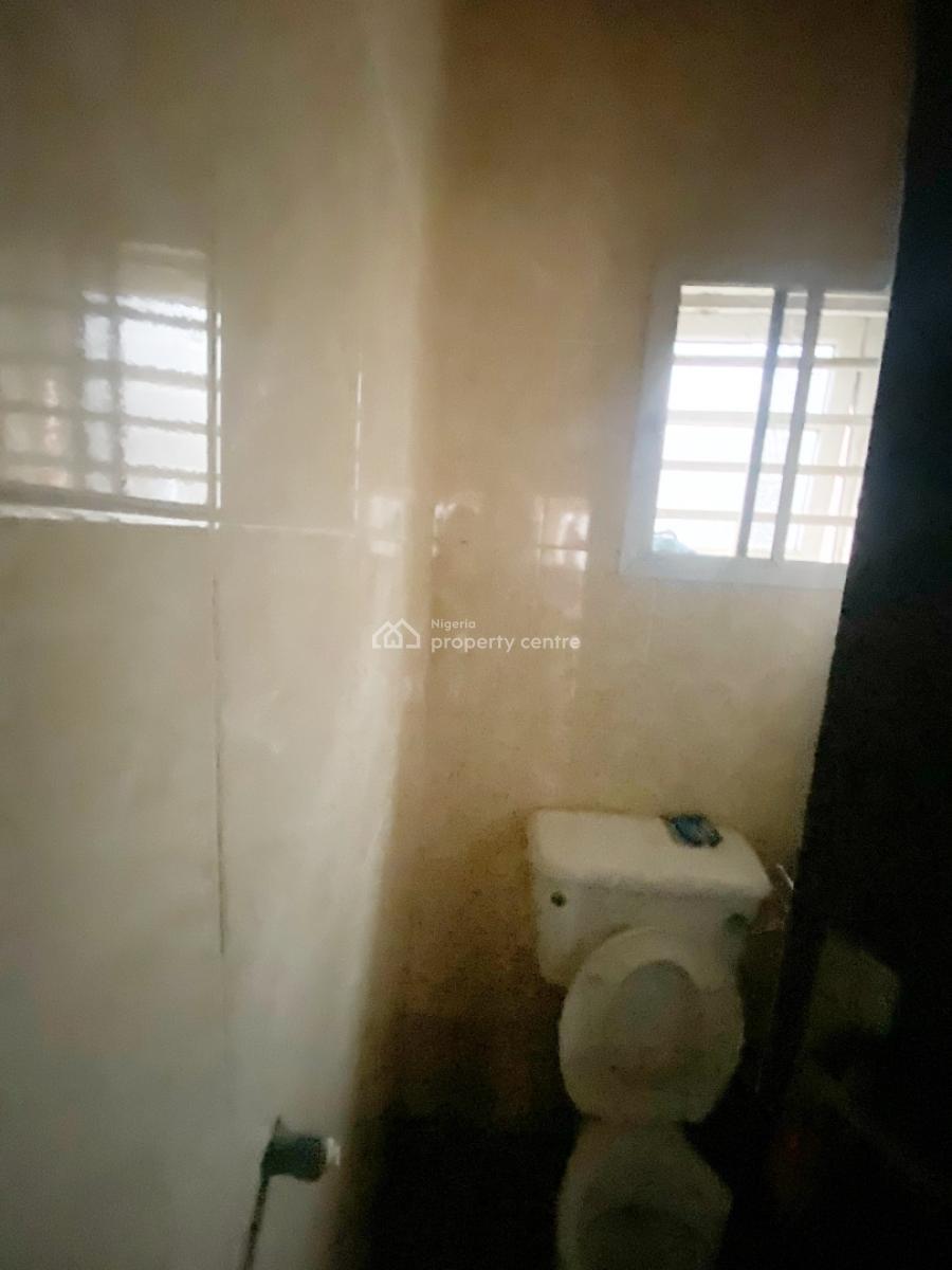 a Well Maintained Spacious 2 Bedroom Flat, Olowora, Omole Phase 2, Ikeja, Lagos, Flat / Apartment for Rent