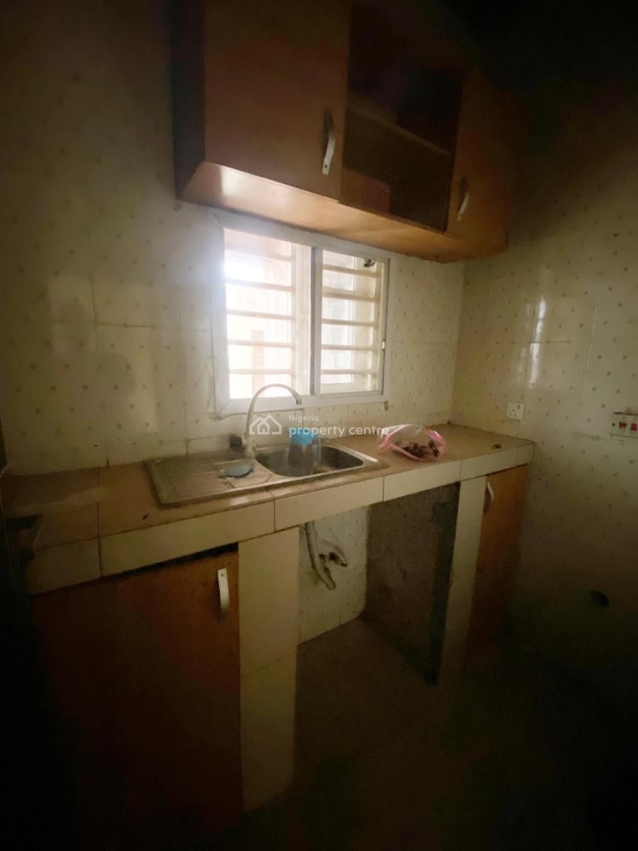 a Well Maintained Spacious 2 Bedroom Flat, Olowora, Omole Phase 2, Ikeja, Lagos, Flat / Apartment for Rent