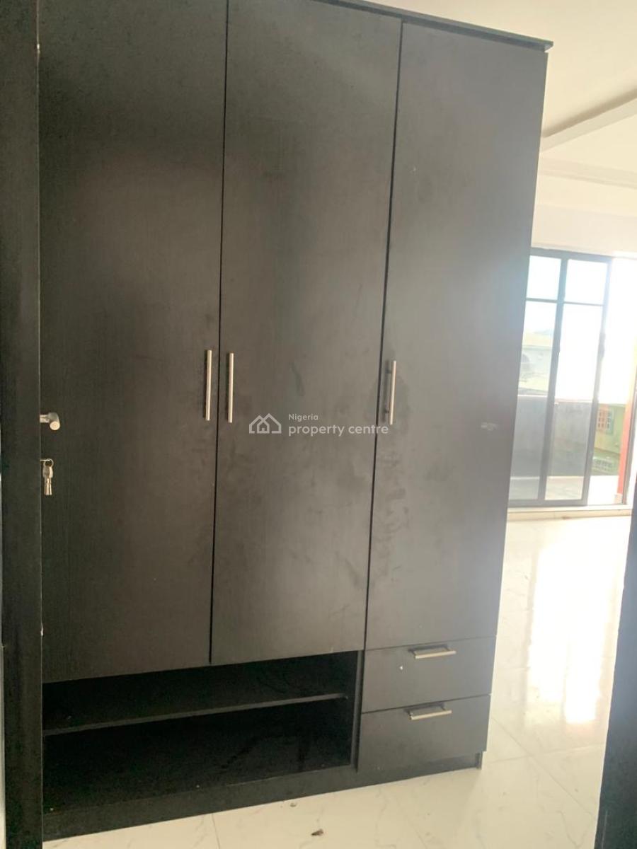 Neat 2 Bedroom Apartment, Ologolo, Lekki, Lagos, Flat / Apartment for Rent