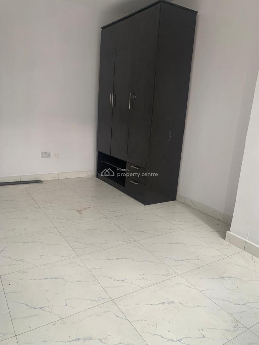 Neat 2 Bedroom Apartment, Ologolo, Lekki, Lagos, Flat / Apartment for Rent