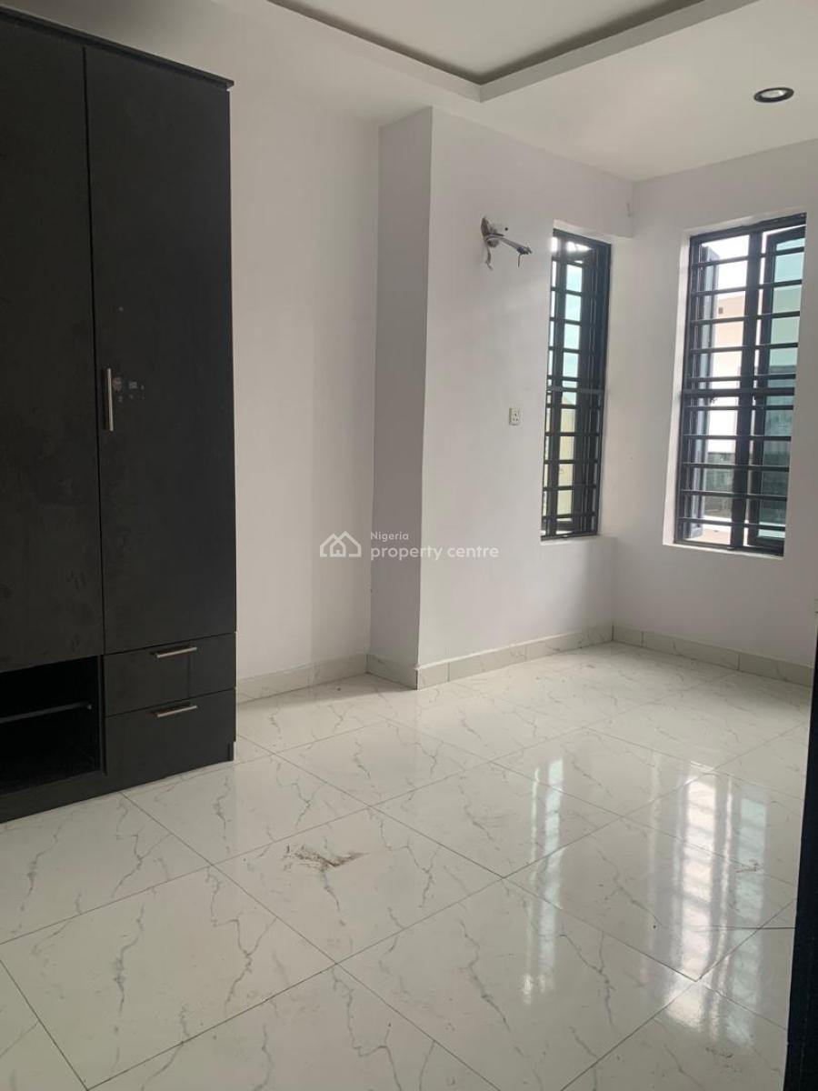 Neat 2 Bedroom Apartment, Ologolo, Lekki, Lagos, Flat / Apartment for Rent