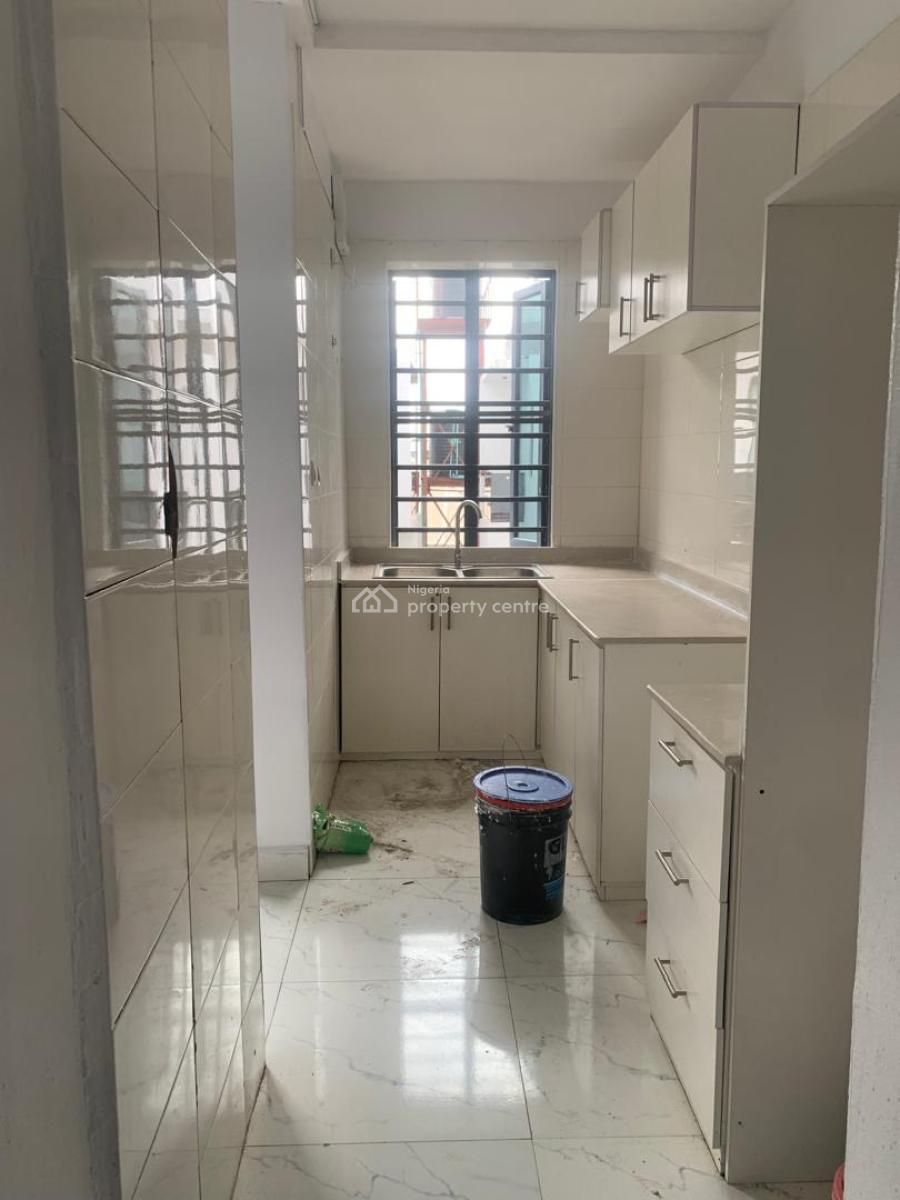 Neat 2 Bedroom Apartment, Ologolo, Lekki, Lagos, Flat / Apartment for Rent