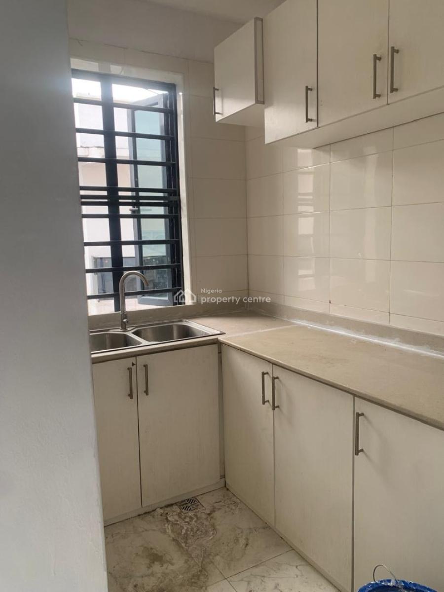 Neat 2 Bedroom Apartment, Ologolo, Lekki, Lagos, Flat / Apartment for Rent