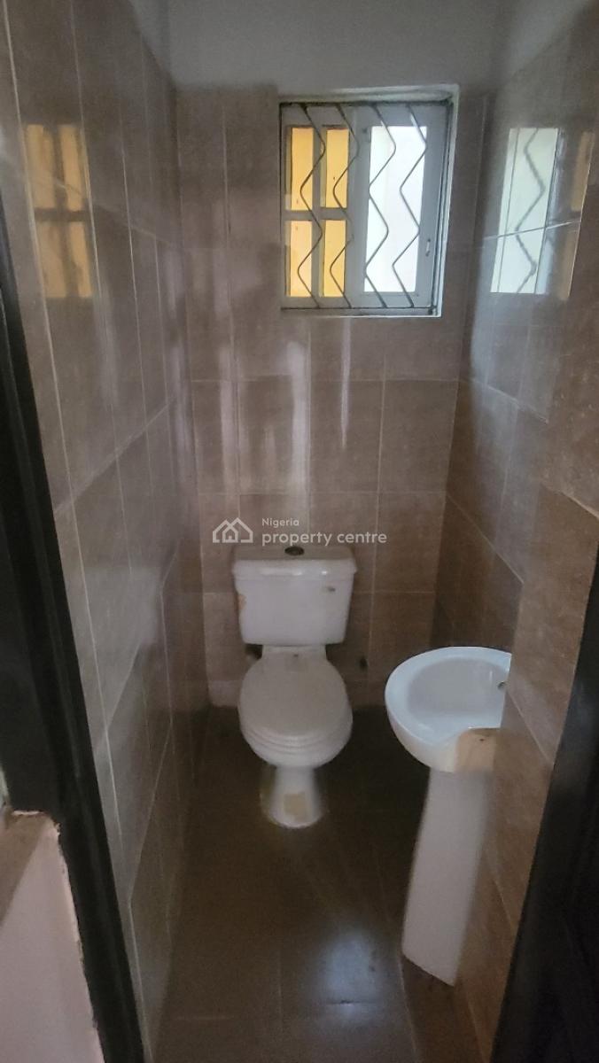 Clean Three Bedroom Flat in a Secured Estate, Oba Amusa Estate., Agungi, Lekki, Lagos, Flat / Apartment for Rent