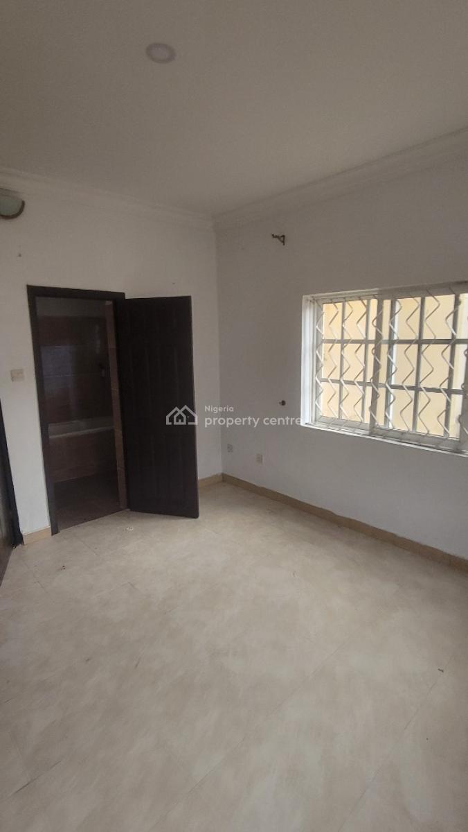 Clean Three Bedroom Flat in a Secured Estate, Oba Amusa Estate., Agungi, Lekki, Lagos, Flat / Apartment for Rent