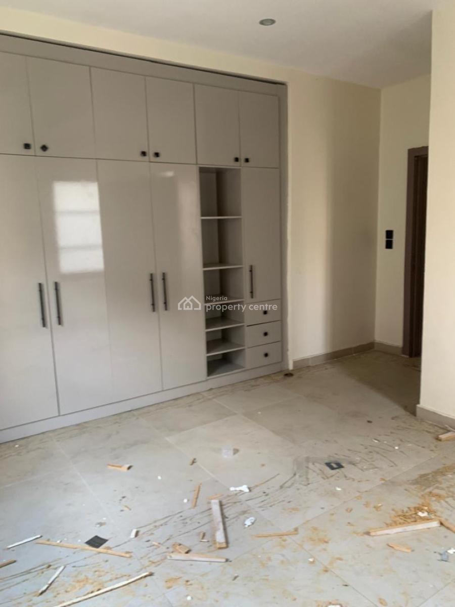 Spacious 2 Bedroom Flat, Ologolo, Lekki, Lagos, Flat / Apartment for Rent